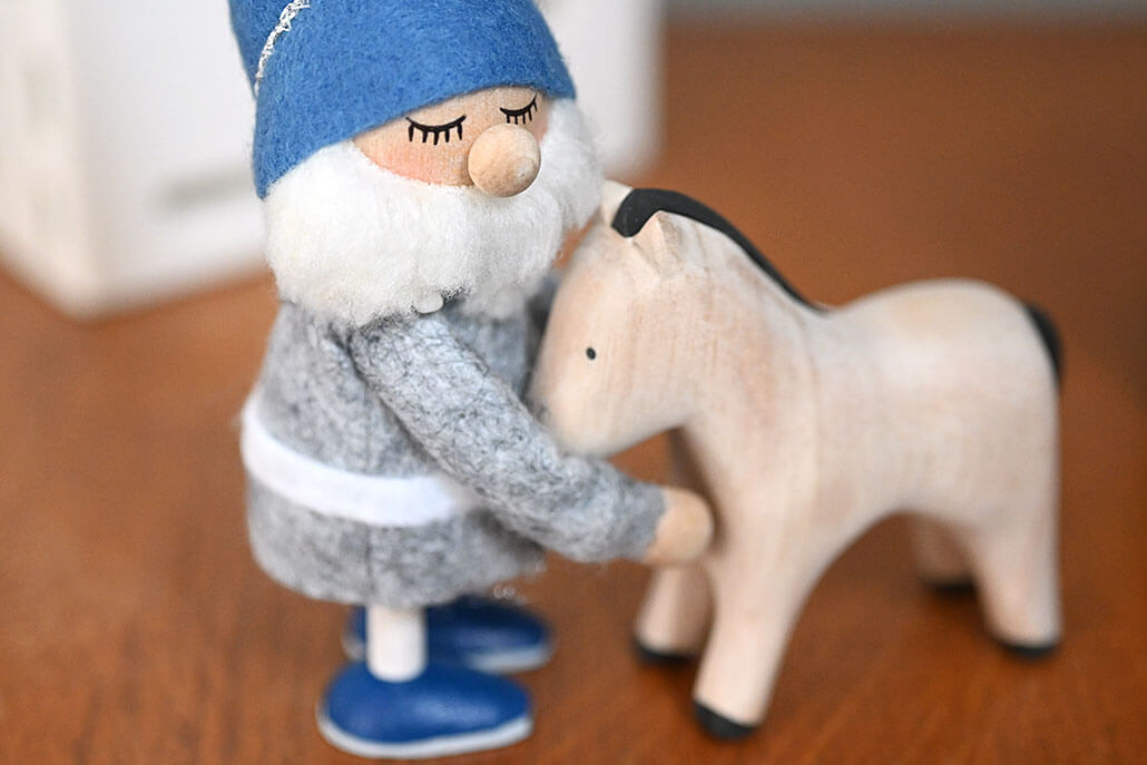 <★te-nori限定> ノルディカニッセ ぬくもりいっぱいハグサンタさんとかわいいコウマの縁起物セット