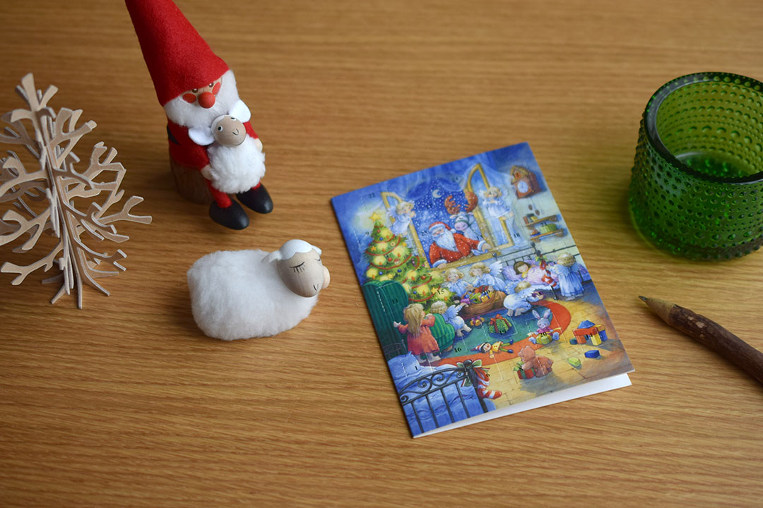 アドベントクリスマスカード　サンタと天使のクリスマス準備