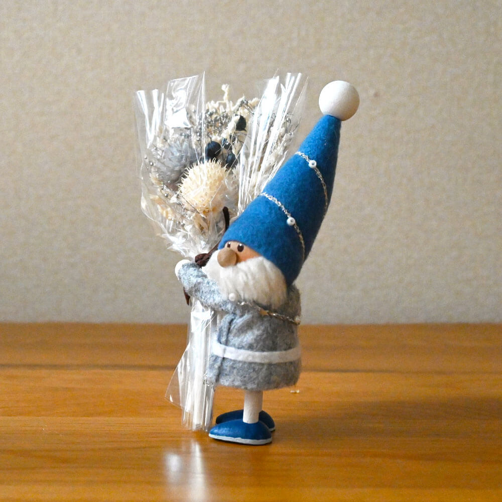 花束を届けるハグサンタ　ブルーブーケセット
