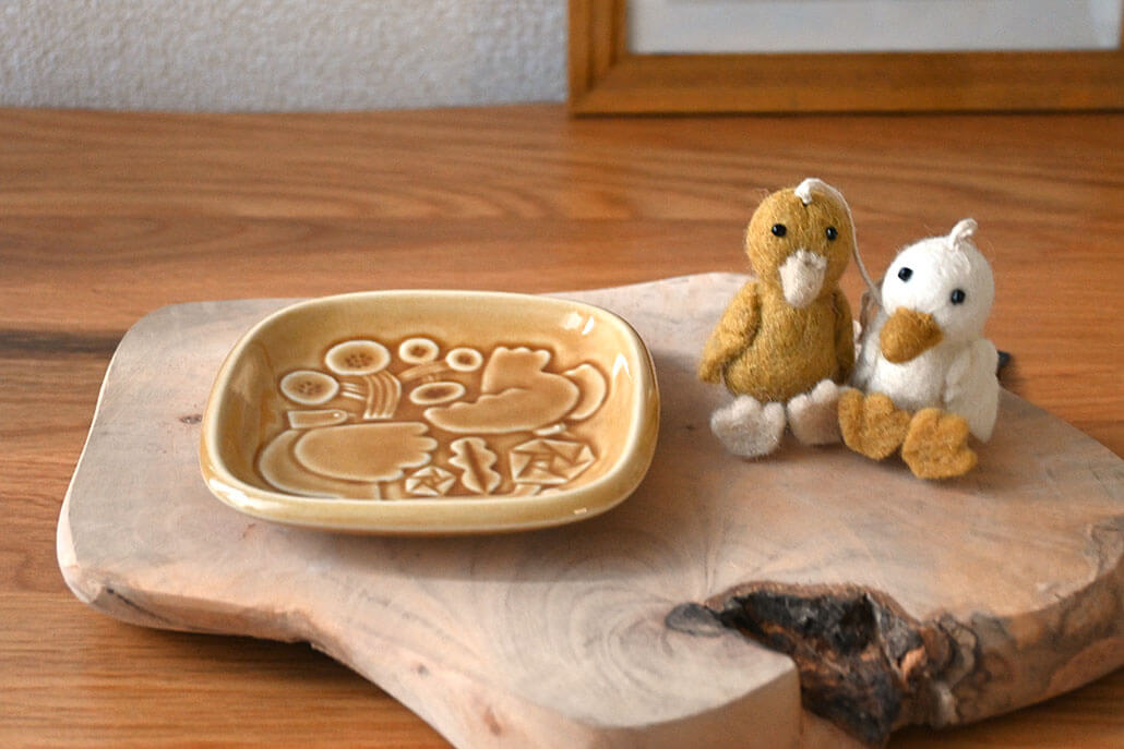 SQUARE PLATE 105　イエローオーカー