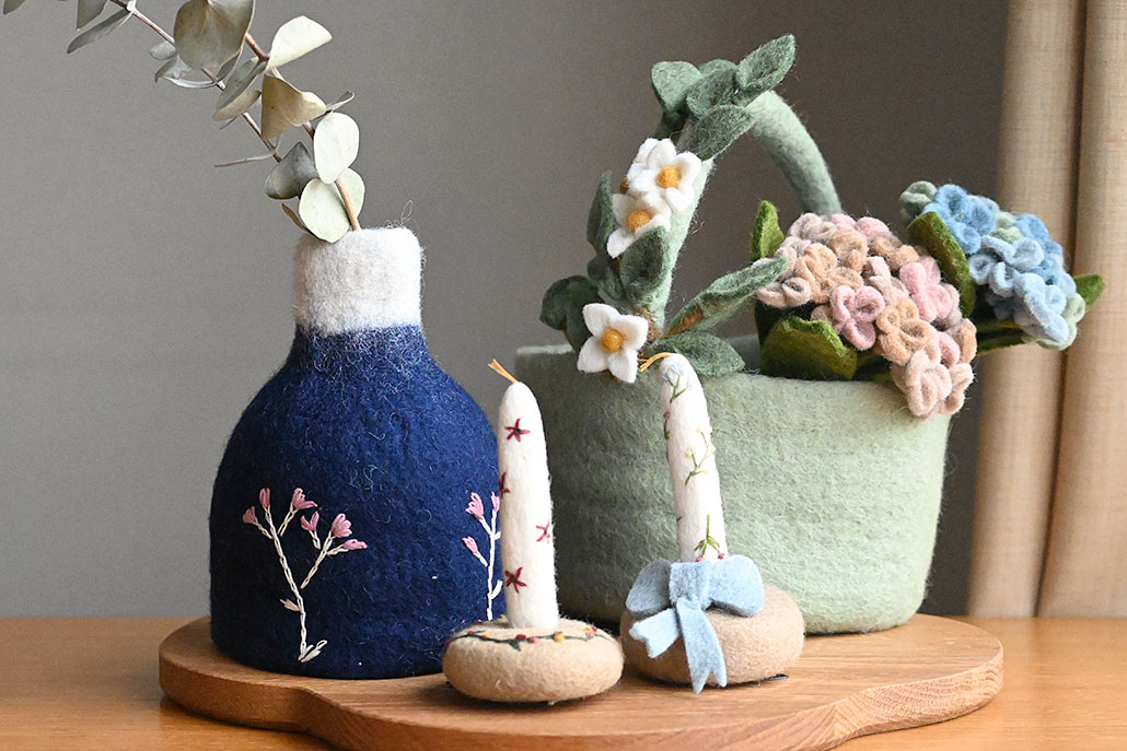 花瓶　刺繍　ダークブルー