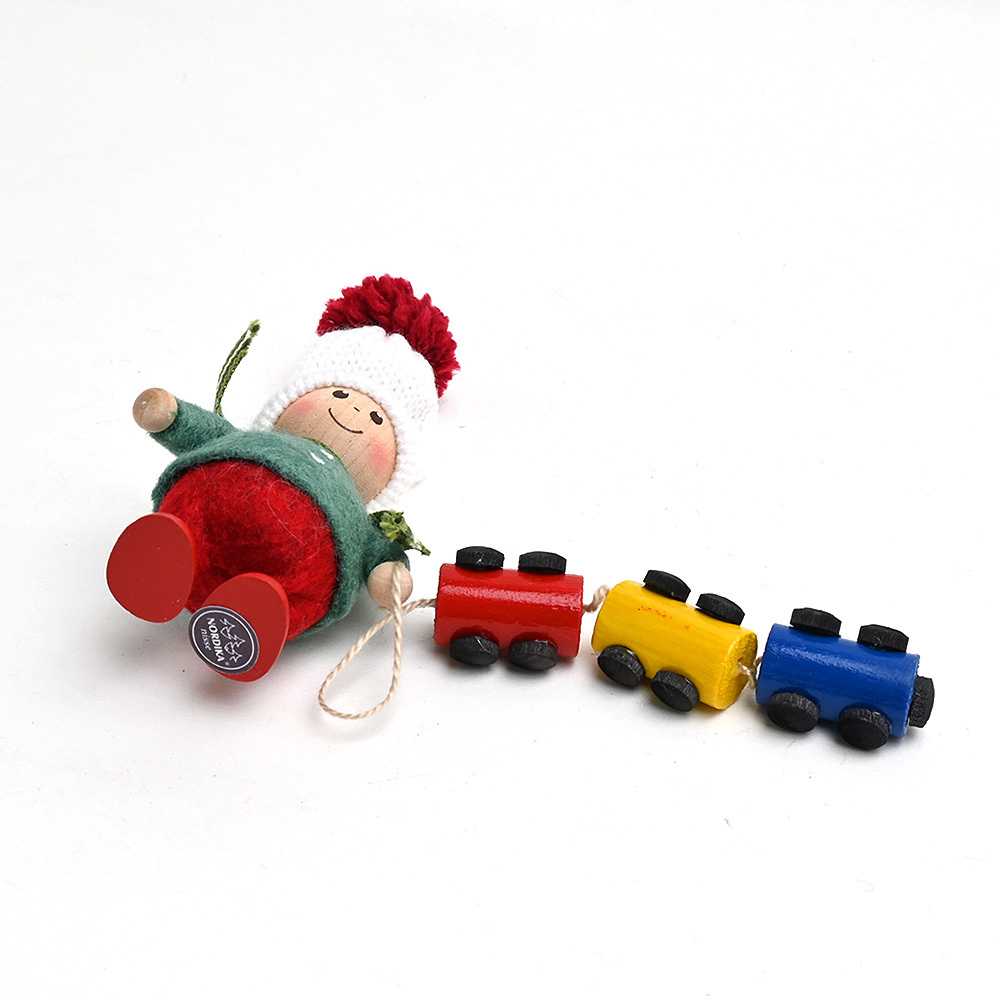 ノルディカニッセ　電車のおもちゃを運ぶ男の子 Joy to the world
