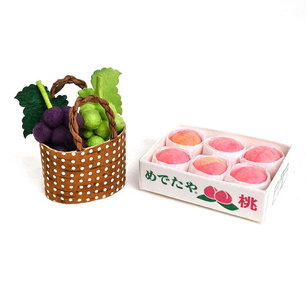 めでたや遊び　ぶどうと桃