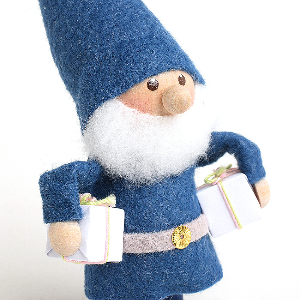 ノルディカニッセ 欲張りな青い服のサンタ (ノルディカニッセ ヨクバリナアオイフクノサンタ) te-nori(てのり) ニッセとぬくもりの木の人形