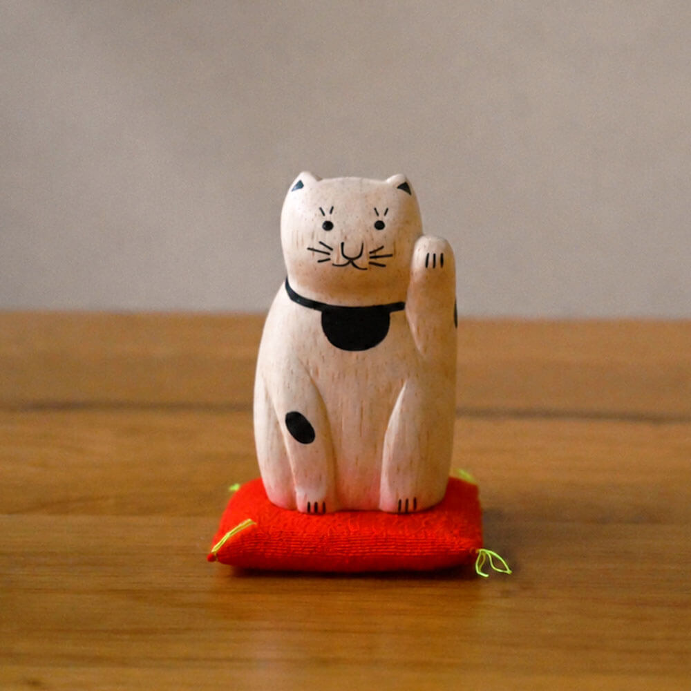 福よこいこい！　まねきねこと赤いお座布団セット
