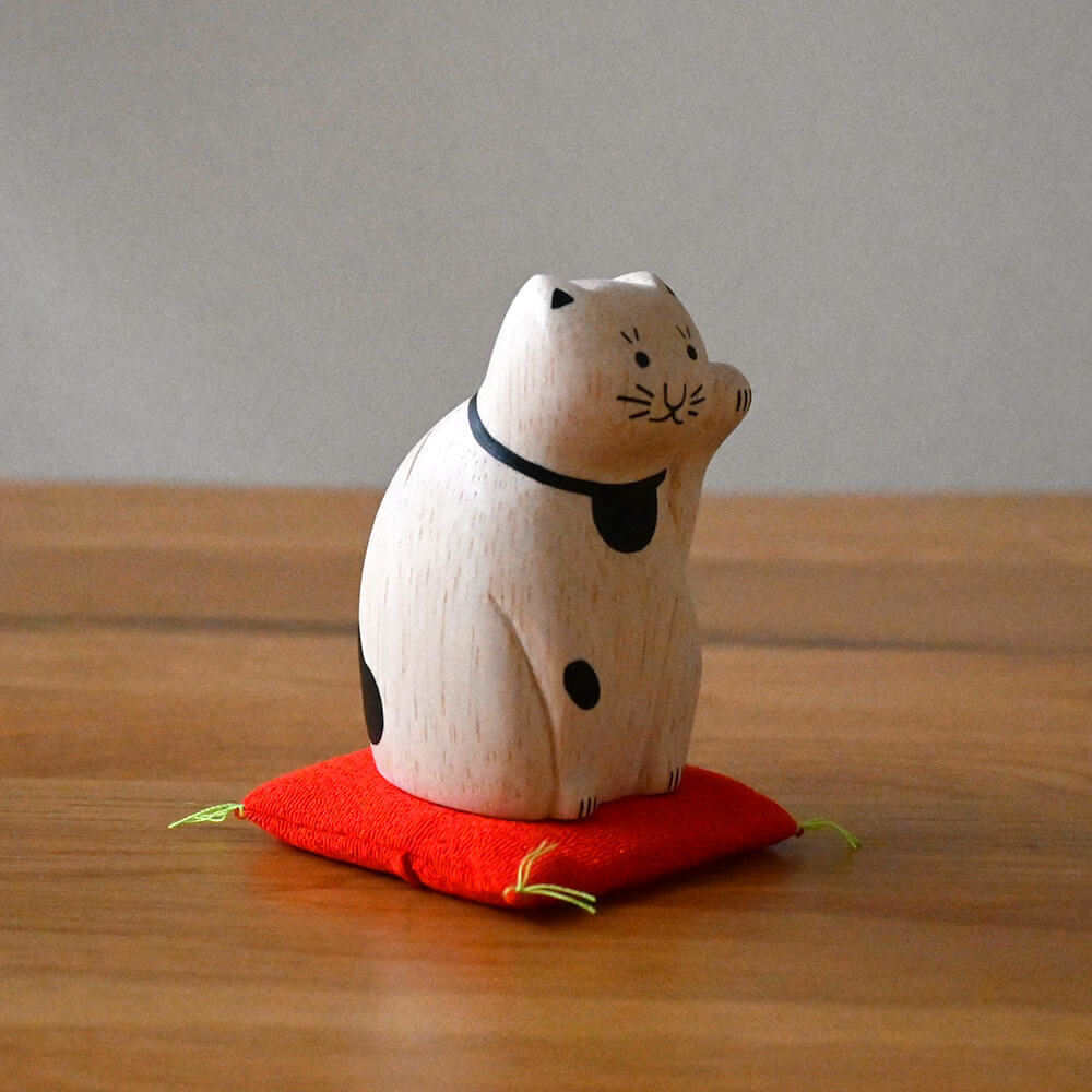 福よこいこい！　まねきねこと赤いお座布団セット