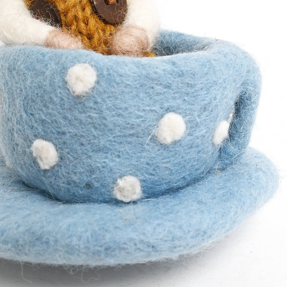 ホワイトマウス In Blue Coffee Cup